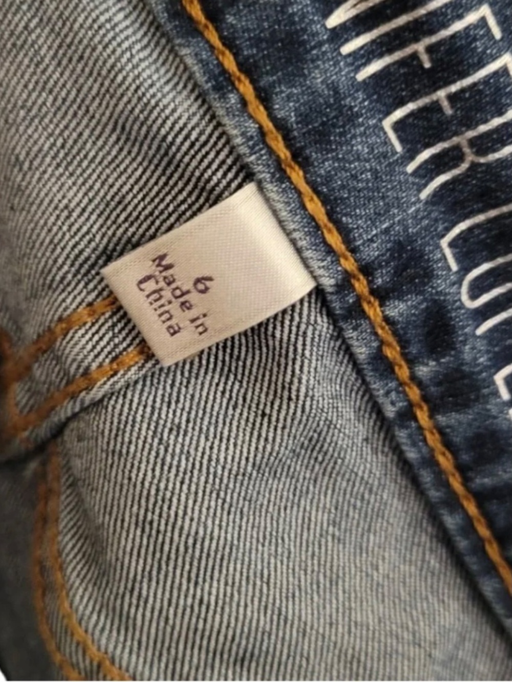 Jennifer Lopez Capri Jeans - Picture 6 of 6
